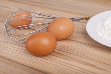 yumurta, un ve fırçalamak tablo.