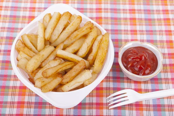 Batatas fritas em uma chapa — Fotografia de Stock