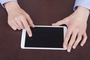 işadamı eller çağdaş genel tablet PC'de dokunuyorsun.