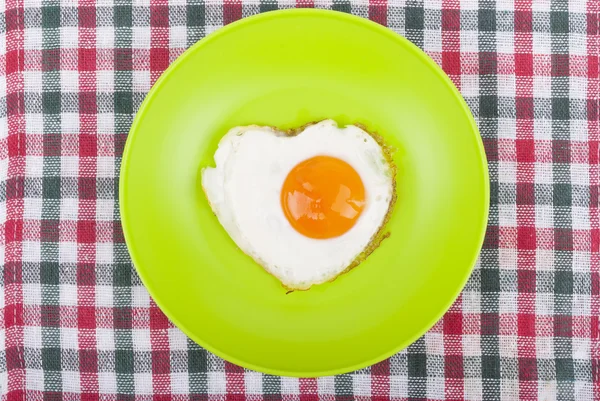 Scrambled in a heart shape on a plate. — Stock Photo, Image