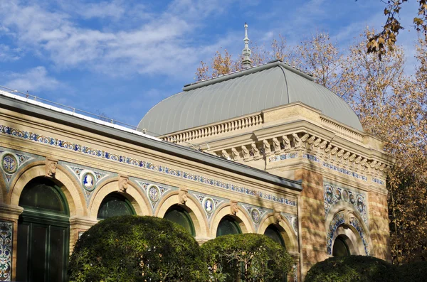 Парк Буэн Ретиро в Мадриде (Испания) ) — стоковое фото