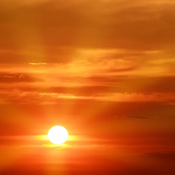 Schöner Sonnenaufgang über dem Meer — Stockfoto