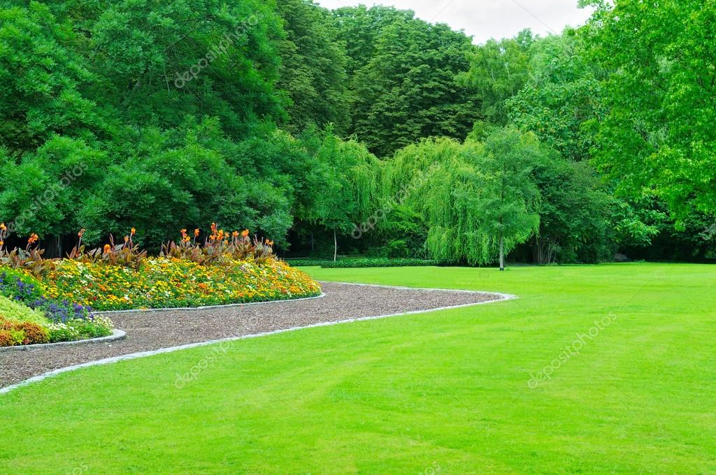 Summer garden with lawn and flower garden Stock Photo by ©Alinamd 23515721
