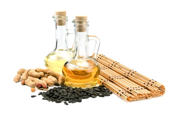 Slunečnicová semena, arašídy a láhev oleje — Stock fotografie