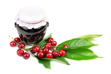 Beyaz arka plan üzerinde izole kiraz ve Vişne Reçeli