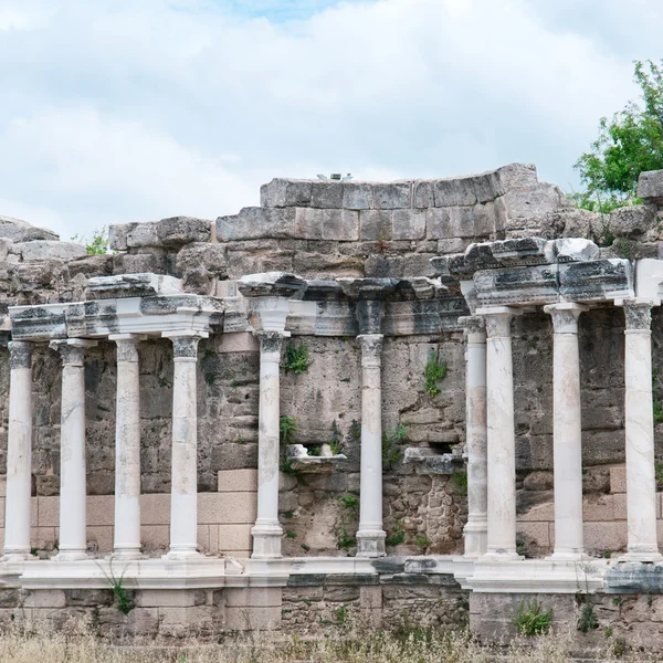 Hermosa vista de ruinas antiguas en Side, Turquía — Foto de Stock