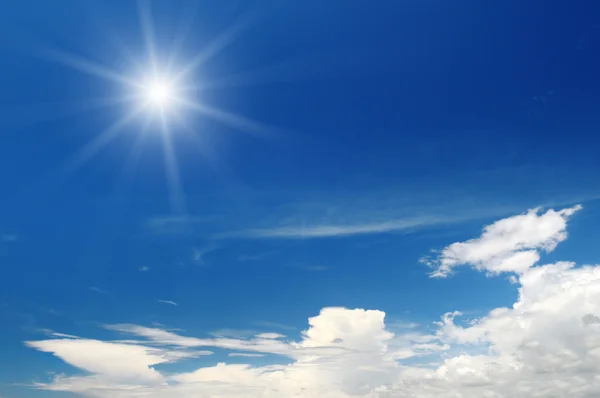 青空に太陽 — ストック写真