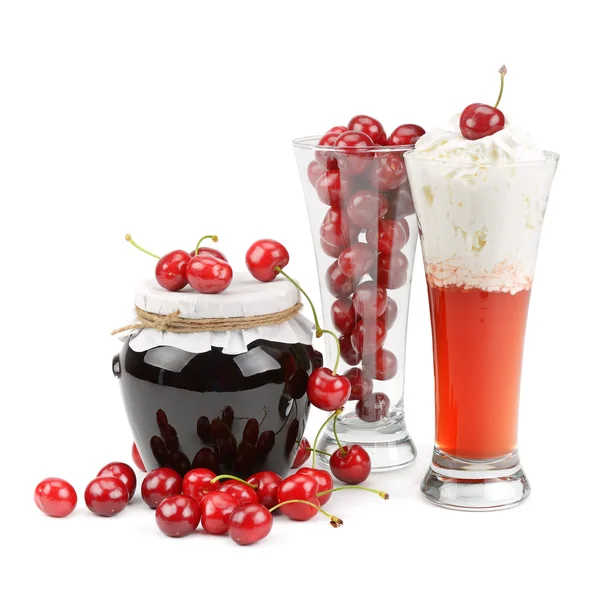 Cerezas frescas y postres de cerezas — Foto de Stock