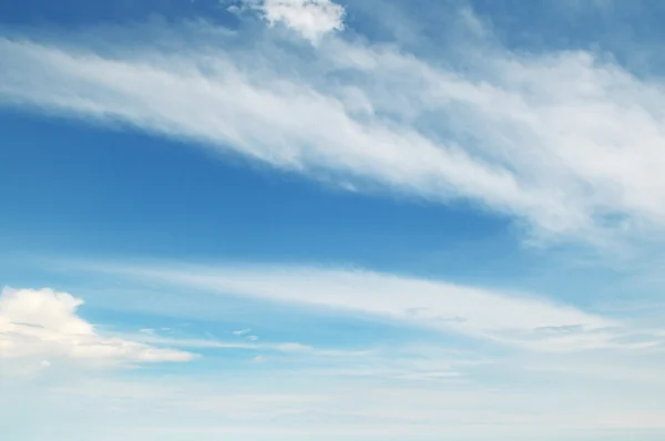 Nuvole nel cielo blu — Foto Stock