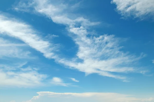 Nuvole nel cielo blu — Foto Stock