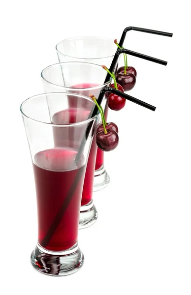 Склянки вишневого соку ізольовані на білому фоні — стокове фото