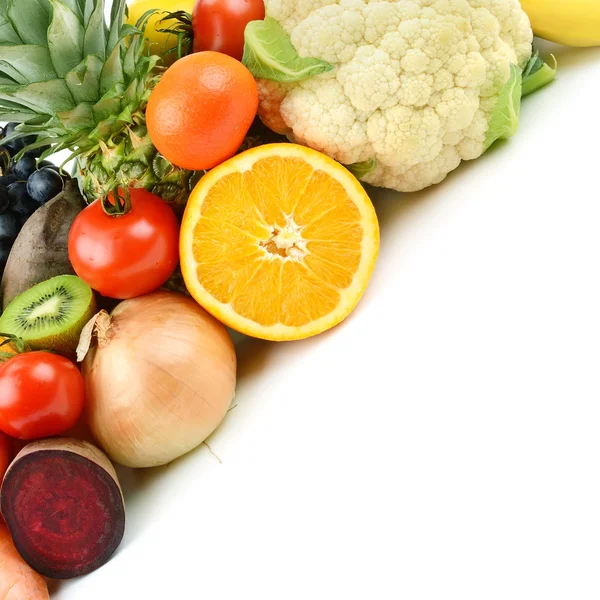Conjunto de diferentes frutas y verduras sobre fondo blanco — Foto de Stock