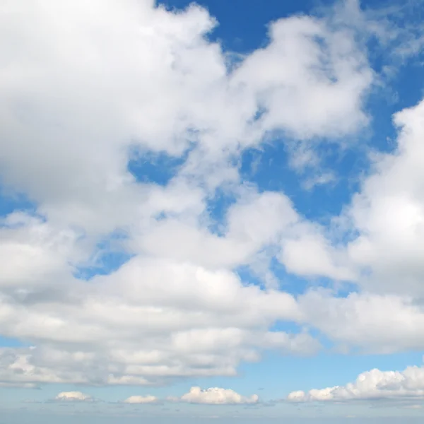 White clouds in the blue sky — Stock Photo, Image