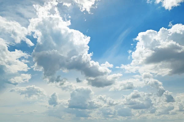 Light clouds in the blue sky — Stock Photo, Image
