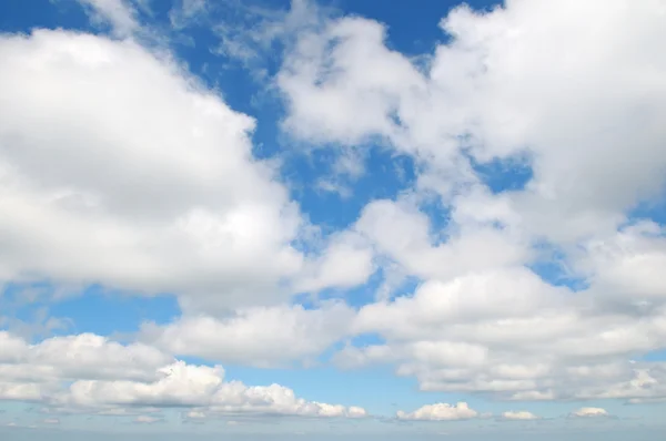 White clouds in the blue sky — Stock Photo, Image