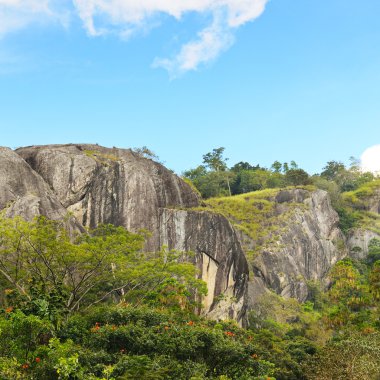 dağlar ve mavi gökyüzü sri Lanka