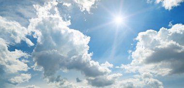 Mavi gökyüzü güneş 