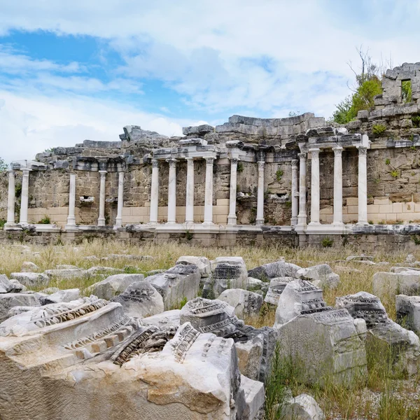 Prachtig uitzicht op de oude ruines in side, Turkije — Stockfoto