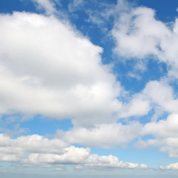 White clouds in the blue sky — Stock Photo, Image