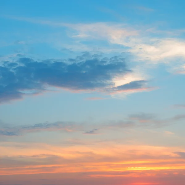 Bella alba tra le nuvole — Foto Stock