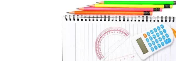 Taschenrechner Lineal Bleistifte Und Notizblock Isoliert Auf Weißem Hintergrund Großformat — Stockfoto