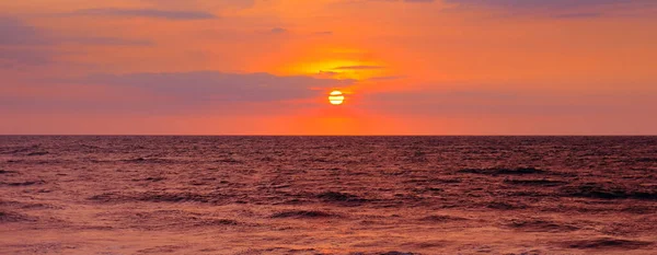 Schöne Aussicht Auf Das Panorama Und Das Meer Bei Sonnenuntergang — Stockfoto