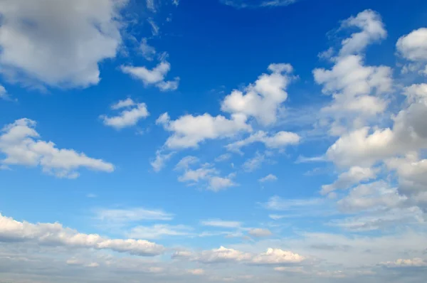 Céu Azul Com Belas Nuvens Brancas Naturais Imagens De Bancos De Imagens Sem Royalties