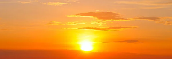 Kolorowe Zachmurzone Niebo Wschodzie Słońca Szerokie Zdjęcie — Zdjęcie stockowe