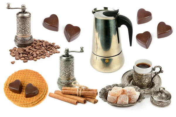 Kaffeekanne Kaffeemühle Kaffeebohnen Und Süßigkeiten Isoliert Auf Weißem Hintergrund Collage — Stockfoto