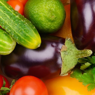 Çeşitli sebze ve meyvelerden güzel parlak bir arka plan.