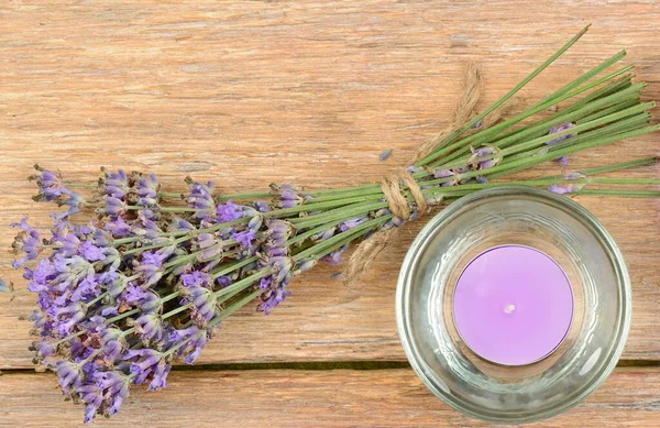 Fleurs Lavande Bougie Parfumée Sur Fond Bois — Photo