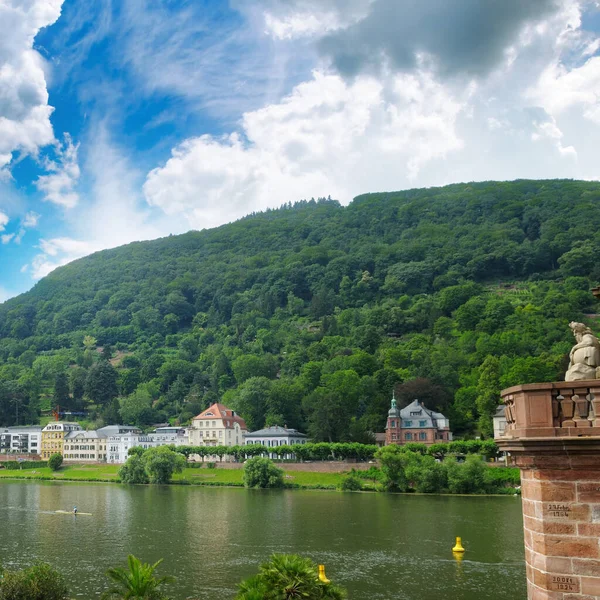 Città Piedi Della Montagna Sulla Riva Del Fiume Paesi Bassi — Foto Stock