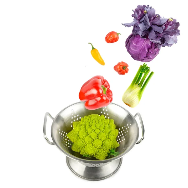 Gemüse Fällt Einen Sieb Isoliert Auf Weißem Hintergrund Collage — Stockfoto