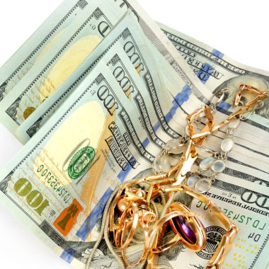 Beyaz arka planda izole edilmiş Amerikan doları ve mücevherleri. İş ve finans kavramı.
