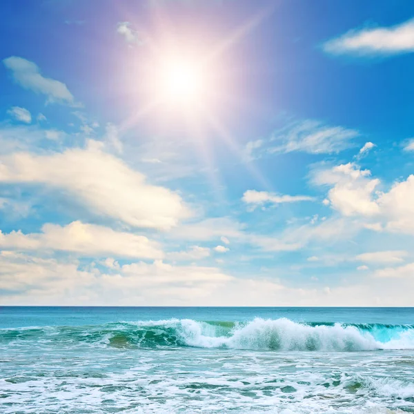 Tropisk Strand Azurblå Hav Och Sol Blå Himmel Resor Och — Stockfoto