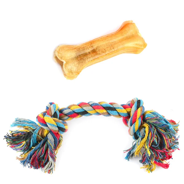白い背景に隔離された犬のおもちゃ 噛む骨とロープ — ストック写真