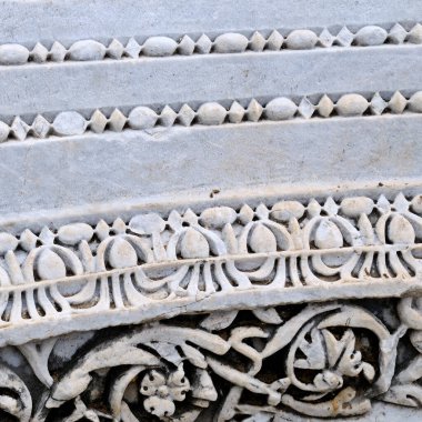 Mermer friz elementi, antika kalıntılar. Türkiye, Kenar.