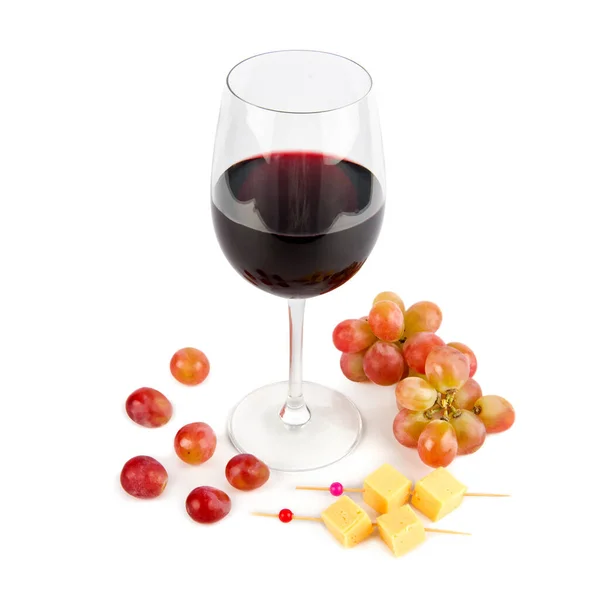 Bicchiere Vino Rosso Antipasto Formaggio Grappolo Uva Isolato Fondo Bianco — Foto Stock