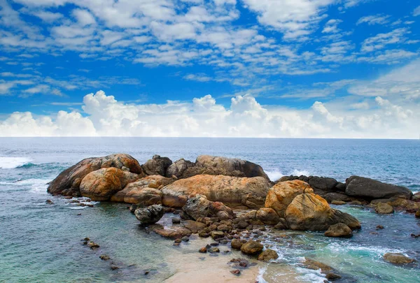 Landscape Beach Sea Picturesque Boulders Beautiful Clouds Blue Sky Vacation — Foto de Stock
