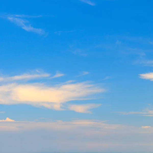 Blue Sky Light Cirrus Clouds — Photo