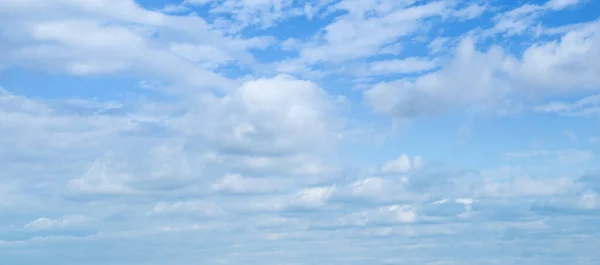 Голубое Небо Прекрасные Кучевые Облака Широкое Фото — стоковое фото