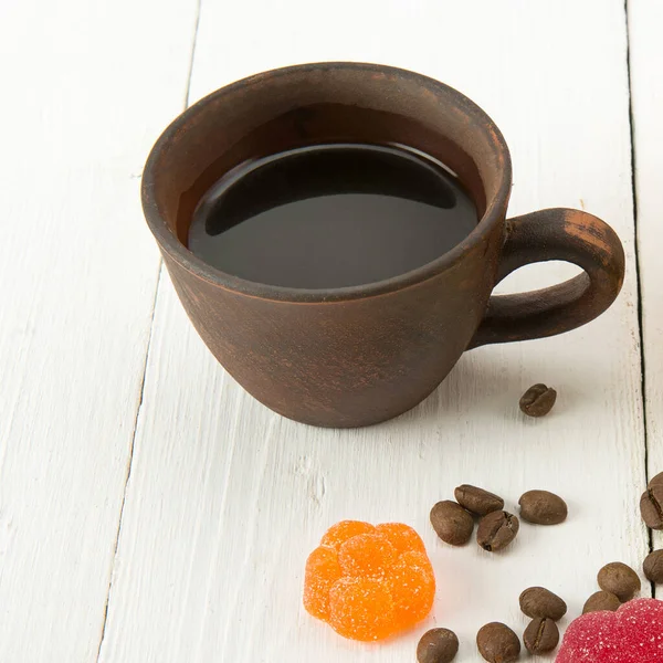 Šálek Kávy Marmelády Cukroví Bílém Pozadí — Stock fotografie