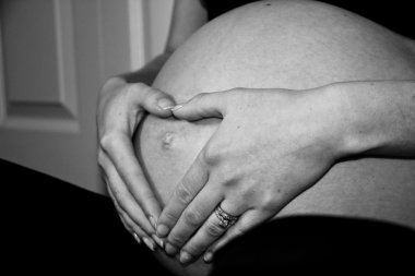 siyah-beyaz annelik kalp