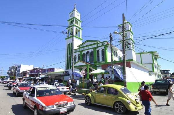 Busy Mexican street and church — Stock Photo, Image