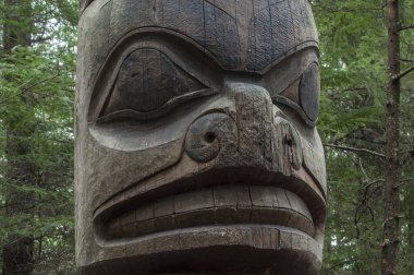 tlingit totem direği