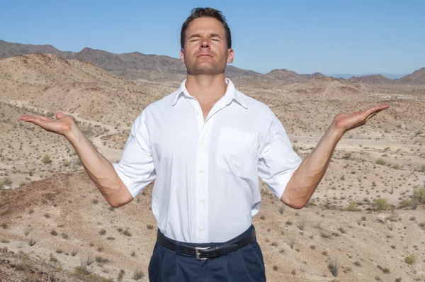 Meditatie in woestijn — Stockfoto