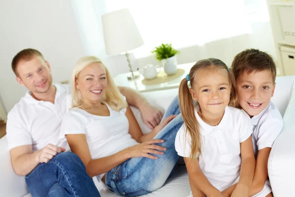 Gelukkig broers en zussen — Stockfoto