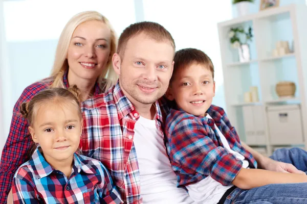 Família ocasional — Fotografia de Stock