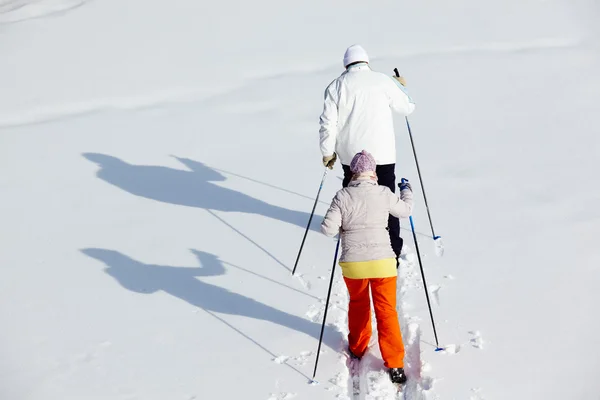 Záda lyžařů — Stock fotografie