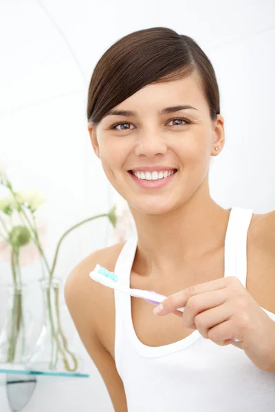 Menina com escova de dentes — Fotografia de Stock